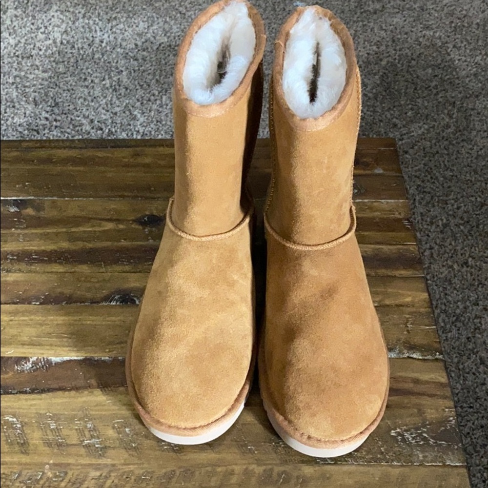 Woman’s Koolaburra by UGGS boots.